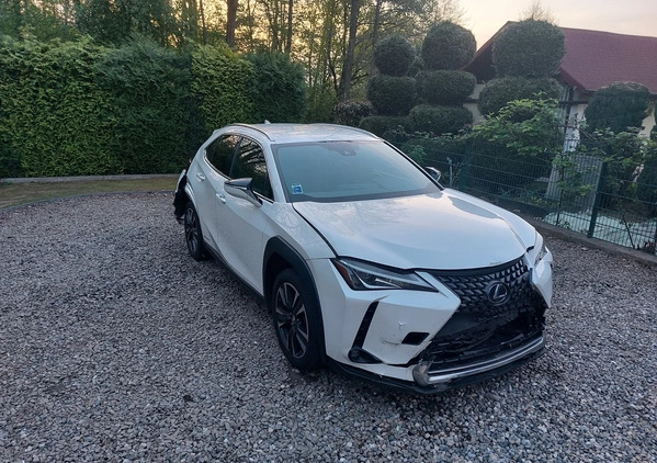 Lexus UX cena 64300 przebieg: 50000, rok produkcji 2020 z Tarnów małe 46